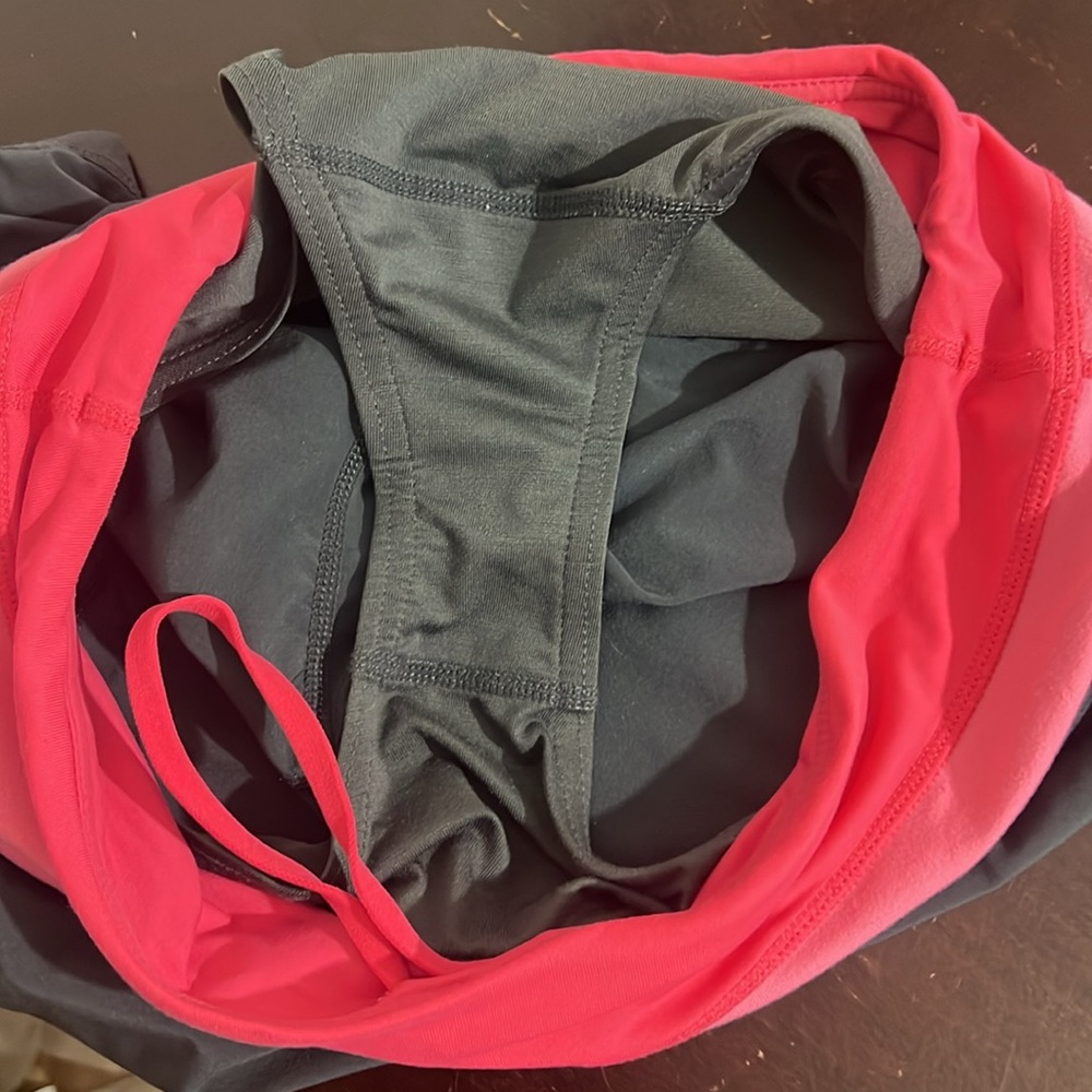 Lululemon The Groovy Run Shorts in Black & Pink Stripe, size 4 - Picture 7 of 11